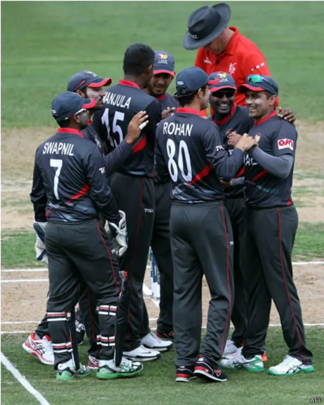 نیپئر میں متحدہ عرب امارات کے خلاف میچ میں بھی پاکستان کو حسبِ معمول آغاز میں ہی نقصان اٹھانا پڑا جب ناصر جمشید ایک بار پھر ناکام رہے اور خرم خان کے ہاتھوں کیچ ہوگئے۔