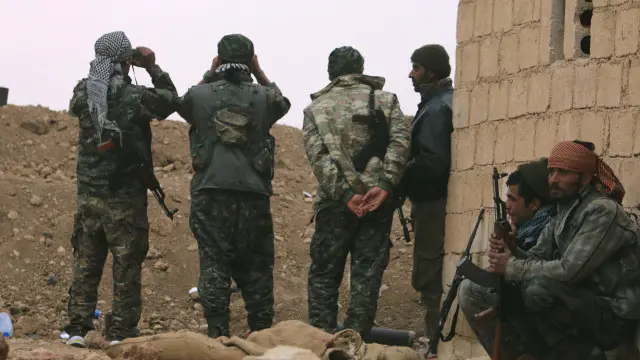 قال ناشط بريطاني مؤيد للأكراد إنه أبلغ عائلة سكورفيليد بمقتله بعد تكليفه بالقيام بذلك من قبل وحدات حماية الشعب الكردية