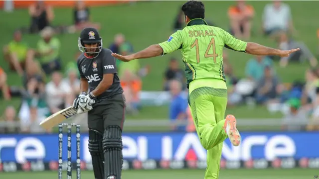 اگلے ہی اوور میں سہیل خان نے دوسرے اوپنر برینگر کو وکٹ کیپر عمر اکمل کے ہاتھوں کیچ کروا دیا۔