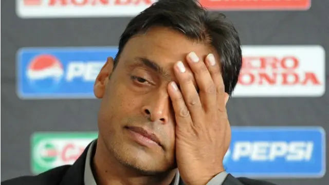  کرکٹ پر تنقید کریں ذاتیات پر نہیں: عمر اکمل کا شعیب اختر کے لیے پیغام