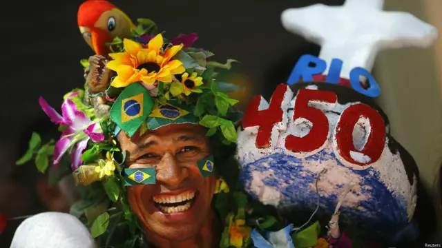 ब्राज़ील के रियो दे जेनेरो शहर के लोगों ने पिछले दिनों अपने शहर का 450वां जन्मदिन मनाया. पुर्तगाली खोजकर्ता इस्तासियो डे सा ने इस शहर को एक मार्च 1565 को बसाया था. इस घटना को 450 साल पूरे होने के मौक़े पर लोगों ने सड़कों पर उतर जश्न मनाया और एक विशाल केक तैयार किया गया.