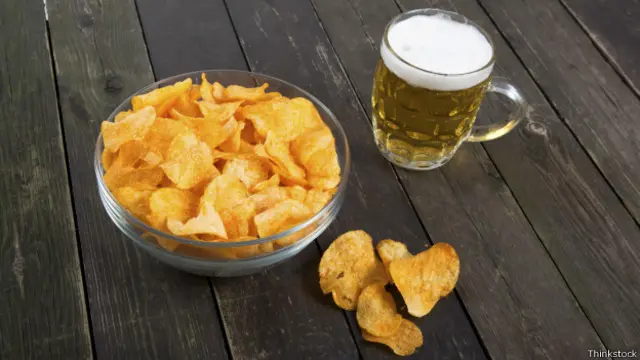 Papas fritas y cerveza