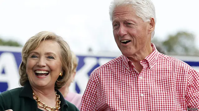 Para os opositores, Clintons acreditam que as regras gerais não se aplicam a eles