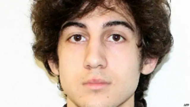 21岁的焦哈尔·萨纳耶夫否认30多项控罪。