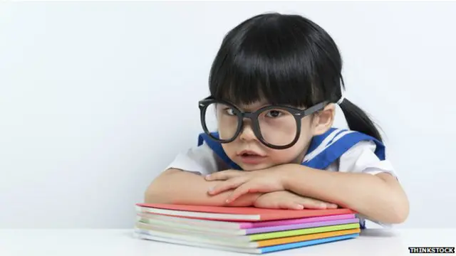 El estereotipo de la niña inteligente