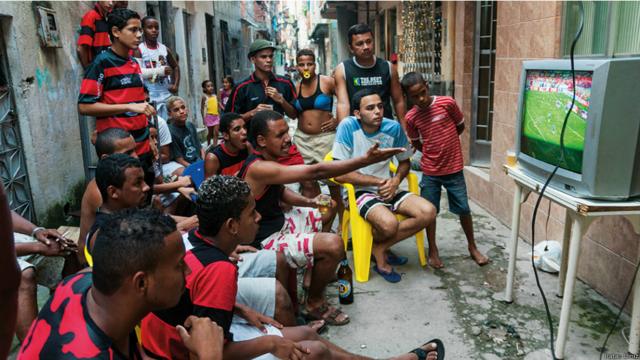Autor de imagens premiadas, fotógrafo Ratão Diniz mora no Complexo da Maré e é ex-aluno da Escola de Fotógrafos Populares, do Observatório das Favelas