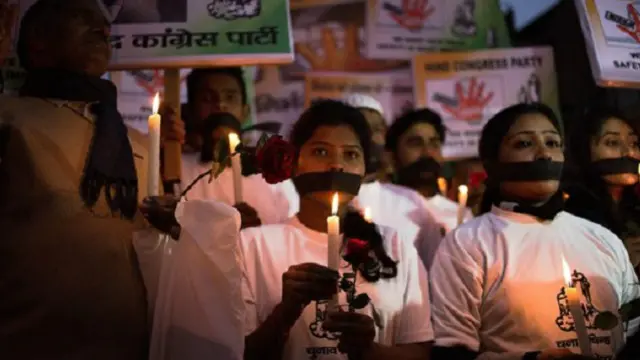 بھارت میں اس دستاویزی فلم کے نشر کیے جانے پر تنازع اس وقت شروع ہوا جب ایک چینل نے اس کے نشر کرنے کے خلاف مہم کا آغاز کیا