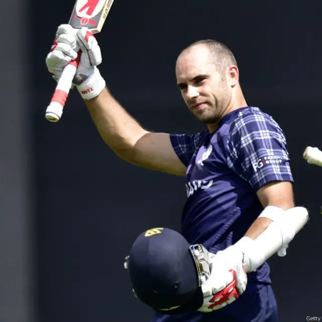 سکاٹش اوپنر کائل کوئٹز نے 156 رنز کی اننگز کھیل کر اپنی ٹیم کو ورلڈ کپ مقابلوں میں سکاٹ لینڈ کا سب سے بڑا مجموعہ بنانے اور بنگلہ دیش کو فتح کے لیے 319 رنز کا ہدف دینے میں مدد دی۔