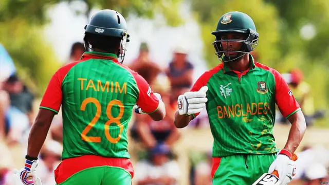 تاہم اس نقصان کے بعد تمیم اقبال اور محمود اللہ نے نصف سنچریاں بناتے ہوئے 139 رنز کی اچھی شراکت قائم کی۔