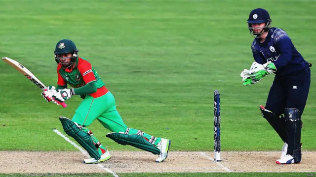 مشفق الرحیم نے 42 گیندوں پر 60 رنز کی جارحانہ اننگز کھیلی۔