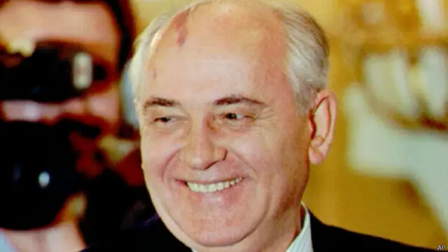 Михаил Горбачев (1990 год)