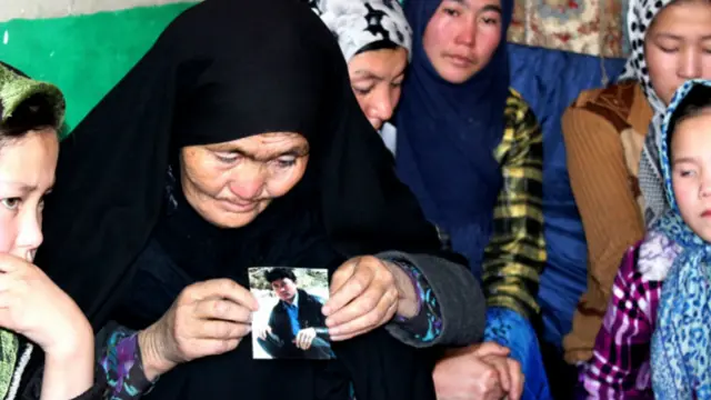 مادر خدابخش می‌گوید فرزندش را صحیح و سالم می‌خواهد