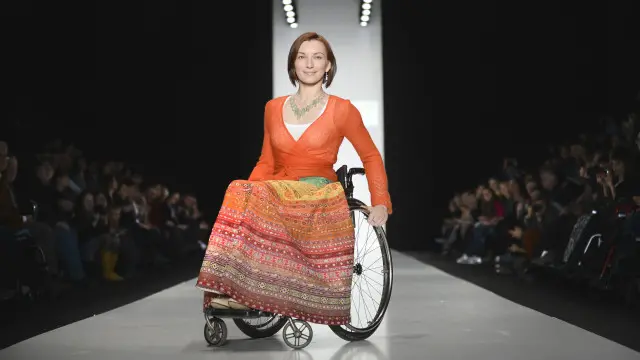 Sebuah fashion show dengan model penyandang difabilitas