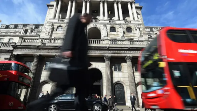 El banco de Inglaterra reconoce que está siendo investigadoo, aunque no se conoce el contenido exacto de la investigación.