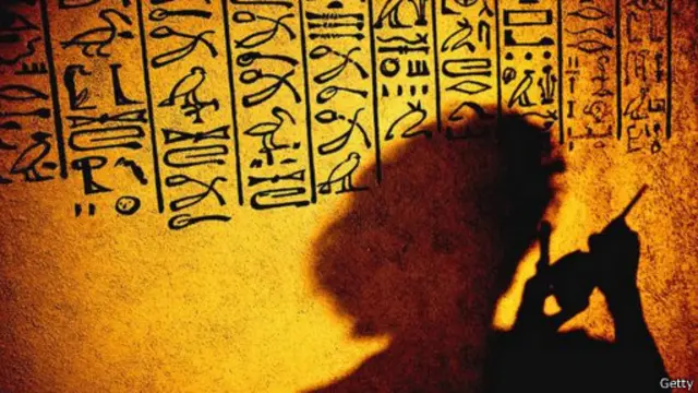 يعتقد غايسلر أن إحاطة نفسك بشكل كلي بلغة ما، هو مفتاح الحل لإتقان تلك اللغة الأجنبية بسرعة.