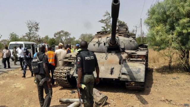Las autoridades nigerianas tratan de combatir los ataques del grupo islamista.