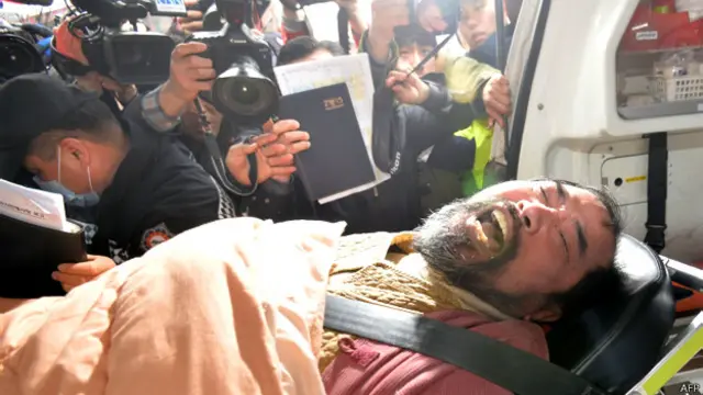 持刀襲擊李柏特的韓國文化運動團體「我們院子」代表金基宗(55歲)在事發後向李柏特表示歉意。