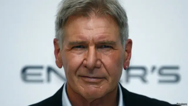 好莱坞老牌影星哈里森·福特(Harrison Ford)在洛杉矶发生的小型飞机坠机事件中受伤送院