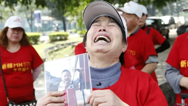 Уряд Малайзії офіційно оголосив зникнення літака Малайзійських авіаліній, що летів рейсом MH370, нещасним випадком