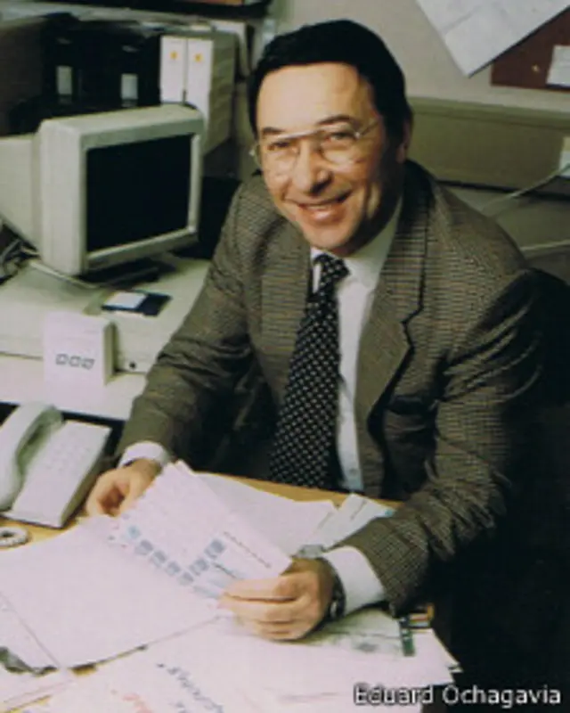 Ведущий программы "Ваше здоровье" Эдди Лоренс (Эдуард Очагавиа)