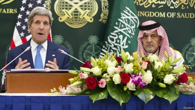 شاهزاده سعود الفیصل، وزیر خارجه عربستان سعودی در کنفرانسی خبری به همراه جان کری، وزیر خارجه آمریکا حضور یافت