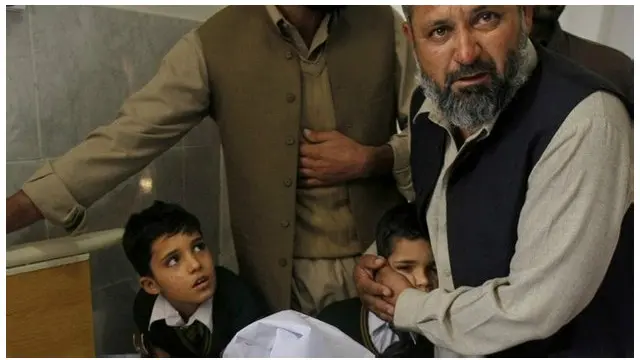 طالب وسله والو پر یوه پوځي ښوونځي کې د دسمبر پر ۱۶مه څه دپاسه ۱۵۰ زده کونکي او ښوونکي ووژل. 