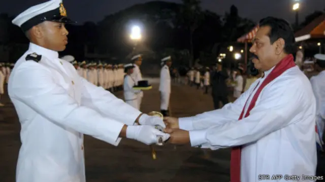 ‘හරියටම මැතිවරණ කාලයේ මේක ඉදිරිපත් කරලා පුවත්පත්වලින් දක්වපු උනන්දුව පෙනෙන කොට මේක දේශපාලනීකරණය කිරීමක් වශයෙන් මම දකිනවා’ 