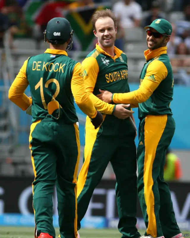 اے بی ڈی ویلیئرز نے یونس خان کو آؤٹ کیا۔ 