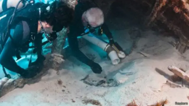 Botol berisi wine itu ditemukan di bangkai kapal yang tenggelam pada tahun 1864.