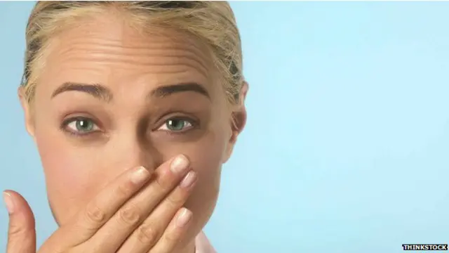 بہت سے لوگ مصافحہ کرنے کے بعد نادانستہ طور پر اپنے ہاتھ سونگھتے ہیں