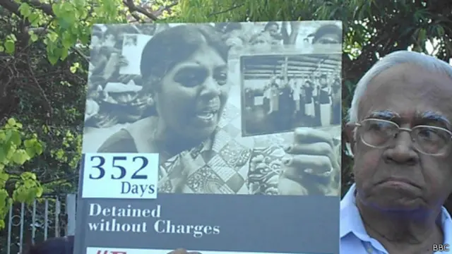 මානව හිමිකම් ක්රියාකාරීන් සහ නීතිවේදීන් මෙම විරෝධතාවට එක්ව සිටියහ