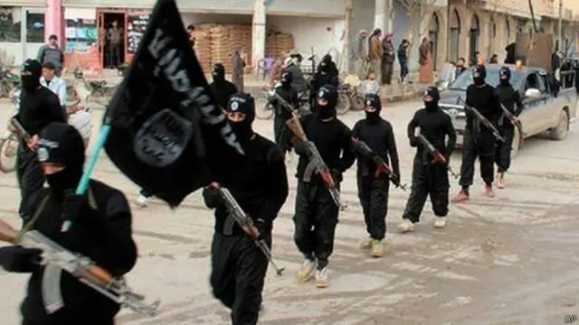 مقتل أحد قادة "داعش" قرب حماة وسط سوريا - BBC News عربي