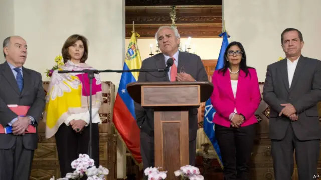 Samper y cancilleres de Unasur se reunieron el viernes con Maduro.