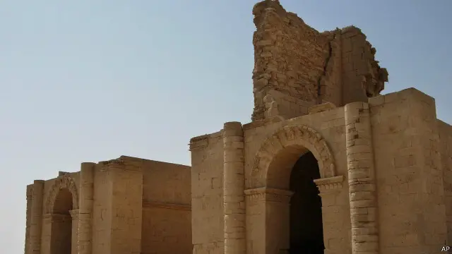 يرجع تاريخ الحضر لأكثر من ألفي وعهد الدولة السلوقية التي نشأت بعد موت الإسكندر المقدوني.