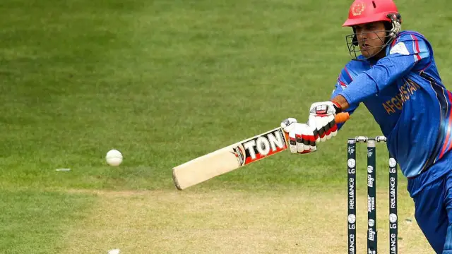 محمد نبي يو ښه توپ وهونکى او هم توپ اچوونکى يا بالر دى، چې تېر کې ډير ځلېدلى دى.
