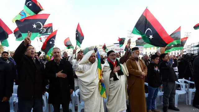 أنصار قوات "فجر ليبيا" يتظاهرون للتعبير عن رفضهم للمفاوضات الجارية في المغرب.