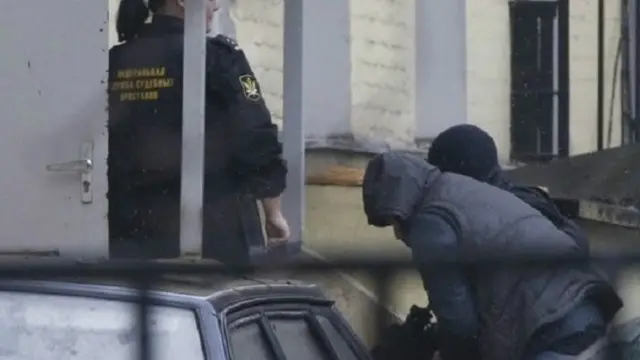 أدخل المشتبه فيهم المحكمة من بابها الخلفي