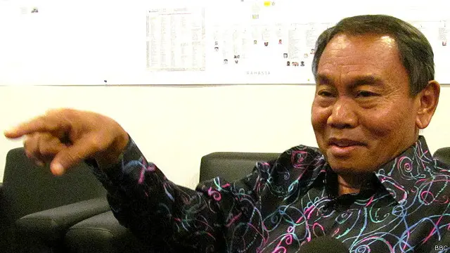 Mantan Kepala BNPT Ansyad Mbai mengatakan, salah-satu upaya untuk "memotong" upaya dukungan WNI terhadap ISIS adalah dengan mencabut status warga negara Indonesia yang bersangkutan.