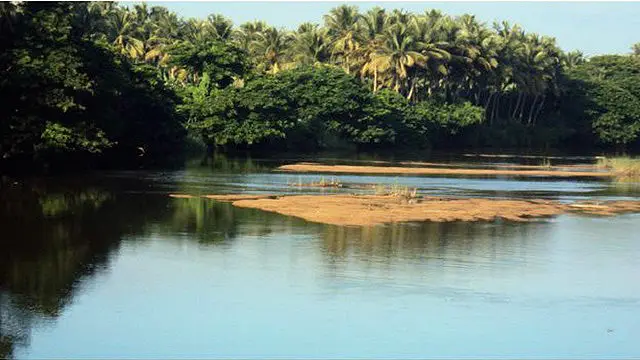 ملکوٹ کے گرد کاویری سے منسلک جھیلوں کا ایک نیٹ ورک موجود ہے مگر کم بارشوں کی وجہ سے یہ سارے ذخائر سوکھنے لگے ہی