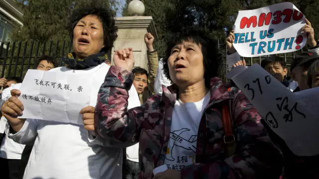 طیارے میں سوار ایک مسافر کی رشتہ دار خاتون نے رپورٹ کو یکسر فضول قرار دیا