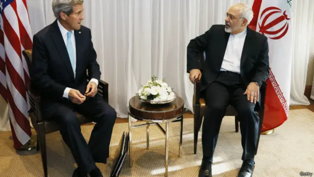 John Kerry y Mohammad Javad Zarif