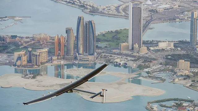 نوې لمریزه الوتکه ۷۲ میتره وزرونه لري او وزن یې ۲،۳ ټنه ده