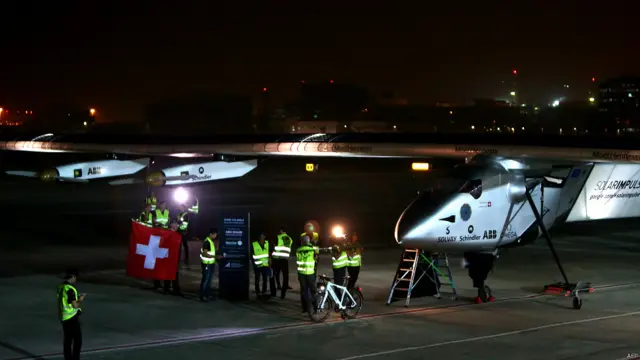 ’سولر امپلس 2 ‘ نامی یہ جہاز اگر اس کوشش میں کامیاب ہو جاتا ہے تو یہ ایک نیا ریکارڈ ہو گا۔