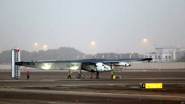 پیر کو گرینچ کے معیاری وقت کے مطابق رات 2:30 پر یہ جہاز ابوظہبی سے روانہ ہوا اور پہلے مرحلے میں عمان سے ہوتا ہوا بھارت پہنچے گا۔