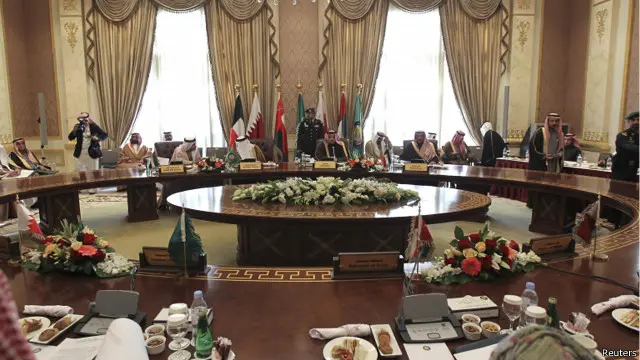 عربستان سعودی گفته است که برگزاری نشست رسیدگی به بحران یمن به درخواست عبدربه منصور هادی صورت می گیرد