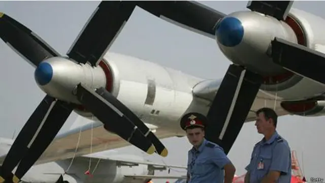 Vista cercana de dos Tupolev Tu-95