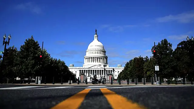 美国目前是两党制,任何非民主党或共和党的候选人很难在选举中获选。目前国会议员中几乎清一色是民主党人或共和党人。