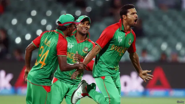 بنگلہ دیش کے 275 رنز کے تعاقب میں انگلینڈ کی پوری ٹیم 49ویں اوور میں 260 بنا کر آؤٹ ہو گئی