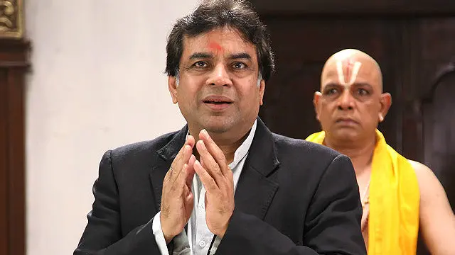 پریش راول نے اس سے قبل فلم او مائی گاڈ میں ایک ایسے شخص کا کردار ادا کیا تھا جو بھگوان پر مقدمہ کرتا ہے