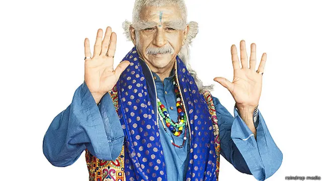 نصیر الدین شاہ نے اس فلم میں ایک مذہبی رہنما کا کردار ادا کیا ہے